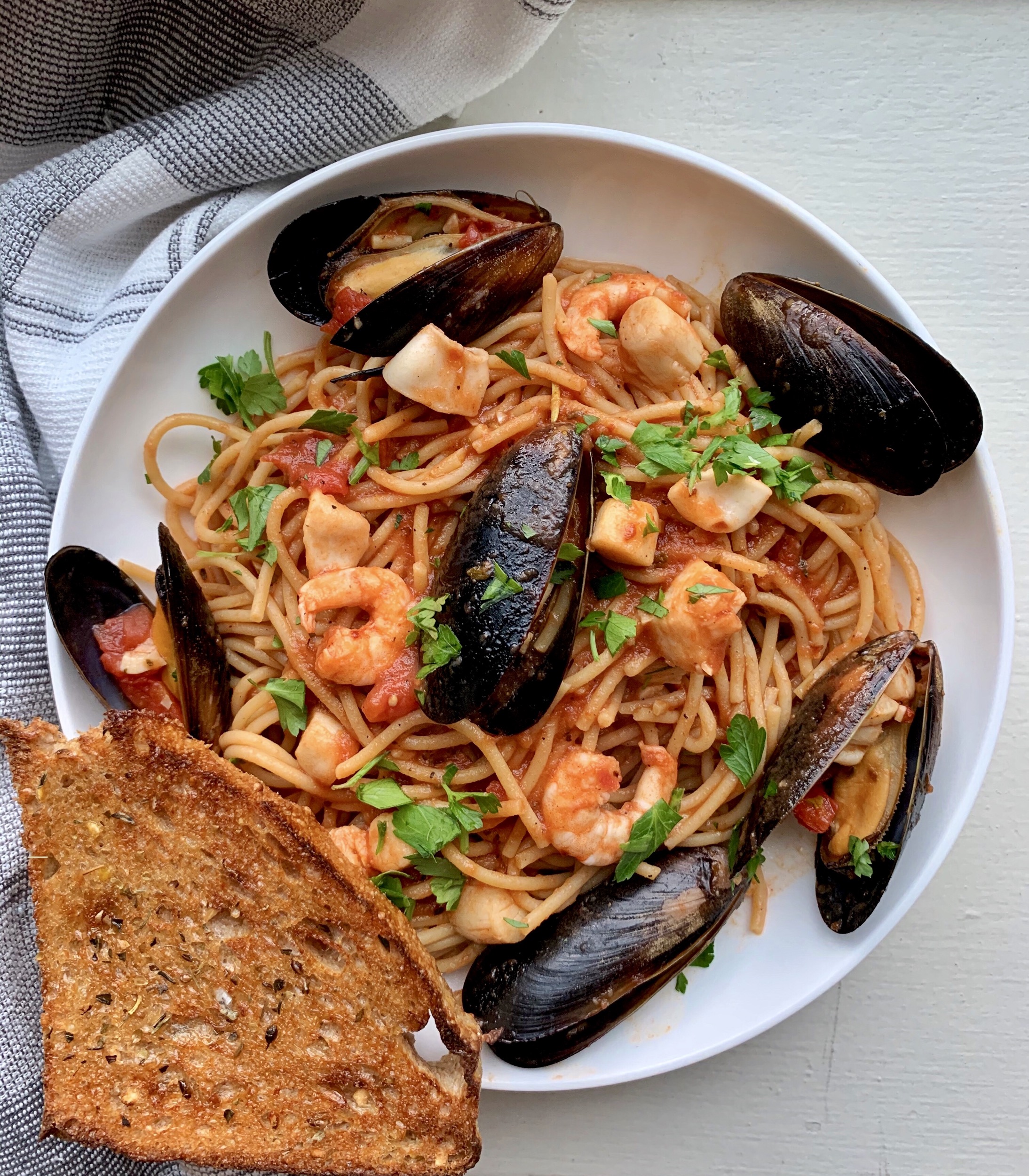 easy seafood fra diavolo with garlic bread