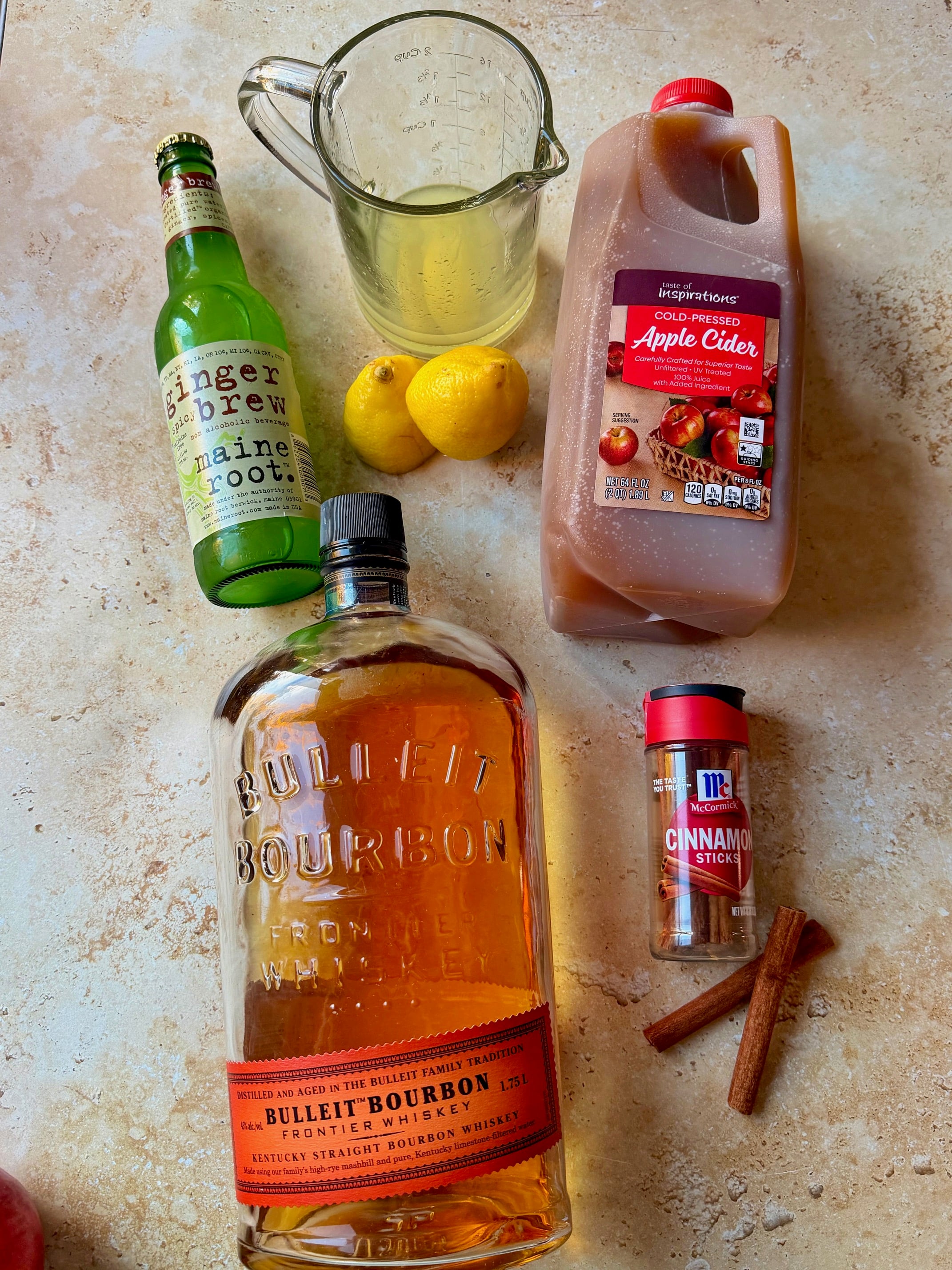 The ingredients needed to make this cocktail.